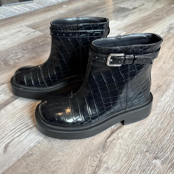 ZARA FLAT CROCODILE-EFFECT ANKLE BOOTS - Size 6 or 36 - Picture 3 of 8